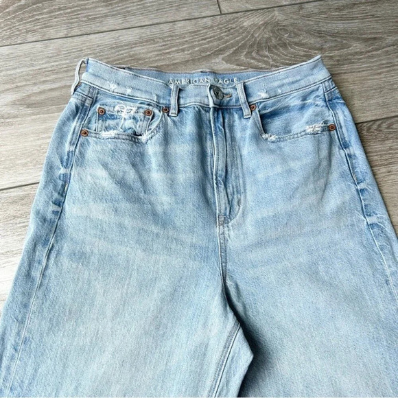 American  Eagle Light Wash High Waist Baggy Jean Distressed - Picture 2 of 12